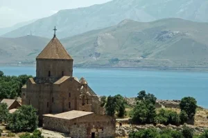 تور به وان با قطار